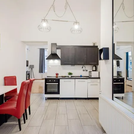 Dohany Synagogue Elegant 2br 2bath & Balcony * 布达佩斯