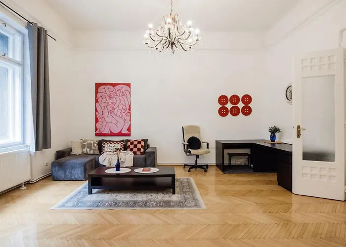 Dohany Synagogue Elegant 2br 2bath & Balcony Apartment Budapest