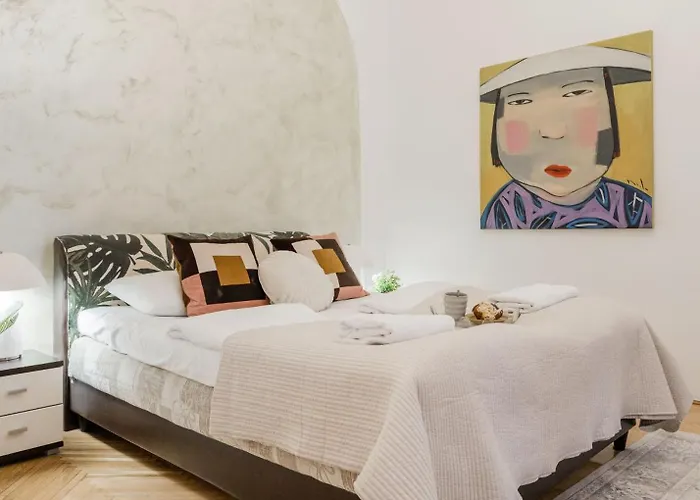 Apartment Dohany Synagogue Elegant 2br 2bath & Balcony *