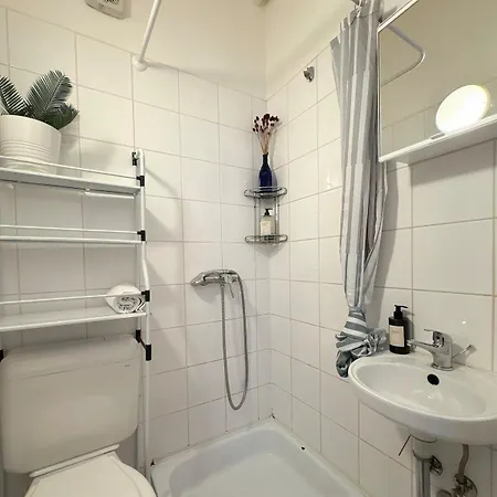 Apartment Dohany Synagogue Elegant 2br 2bath & Balcony *