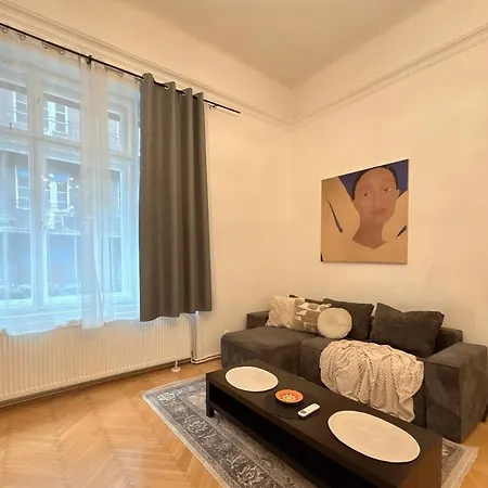 Dohany Synagogue Elegant 2br 2bath & Balcony Budapest