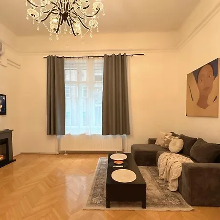 Dohany Synagogue Elegant 2br 2bath & Balcony *