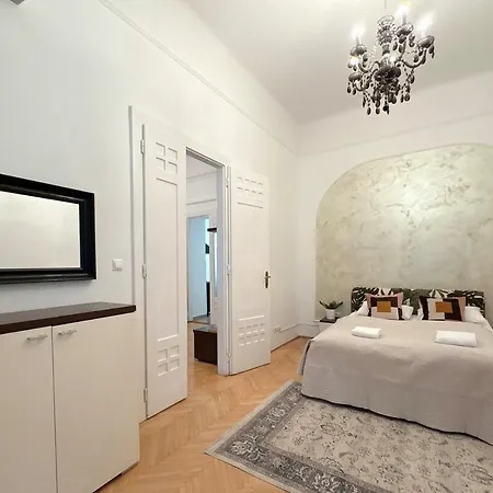 Dohany Synagogue Elegant 2br 2bath & Balcony Apartman *