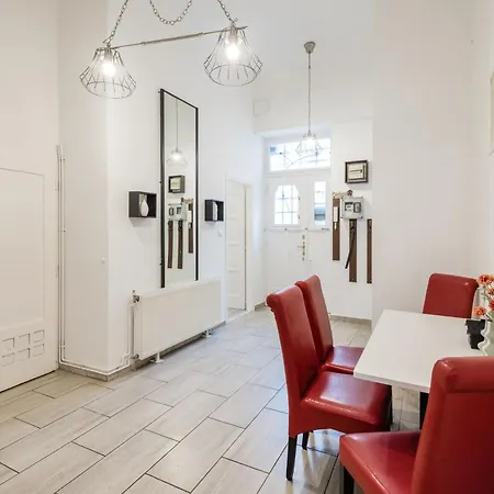 Dohany Synagogue Elegant 2br 2bath & Balcony アパート ブダペスト