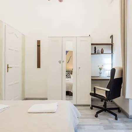 Daire Dohany Synagogue Elegant 2br 2bath & Balcony Budapeşte
