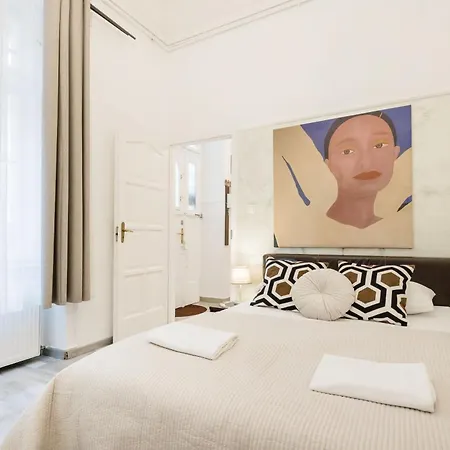 Dohany Synagogue Elegant 2br 2bath & Balcony Apartman Budapest