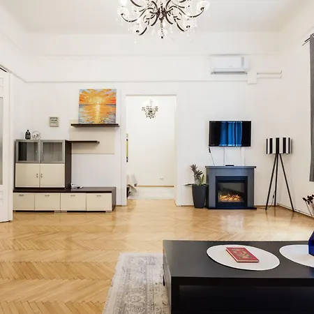 Dohany Synagogue Elegant 2br 2bath & Balcony ブダペスト