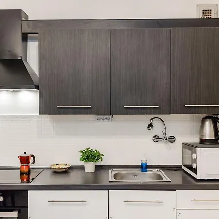 Dohany Synagogue Elegant 2br 2bath & Balcony Apartment *