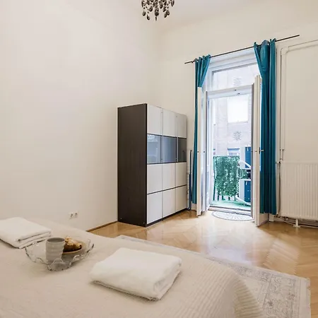 Dohany Synagogue Elegant 2br 2bath & Balcony Apartamento *