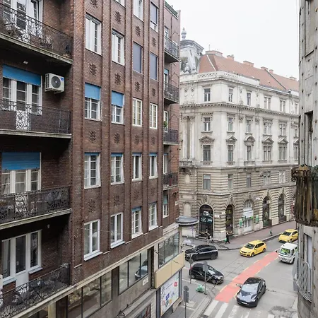 Dohany Synagogue Elegant 2br 2bath & Balcony Apartament