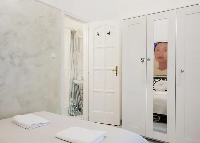 Dohany Synagogue Elegant 2br 2bath & Balcony