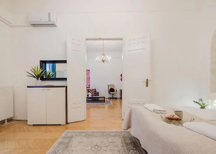 Dohany Synagogue Elegant 2br 2bath & Balcony Apartament Budapesta