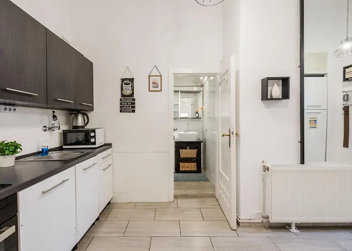 Dohany Synagogue Elegant 2br 2bath & Balcony *