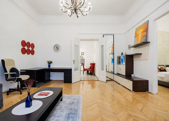 Dohany Synagogue Elegant 2br 2bath & Balcony Boedapest
