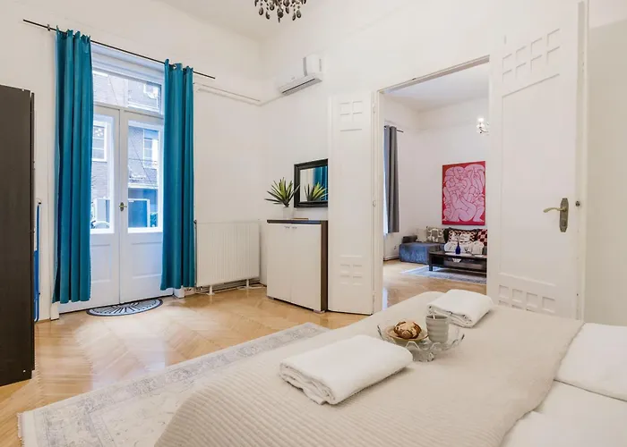 Appartement Dohany Synagogue Elegant 2br 2bath & Balcony
