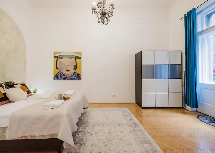 Daire Dohany Synagogue Elegant 2br 2bath & Balcony Budapeşte