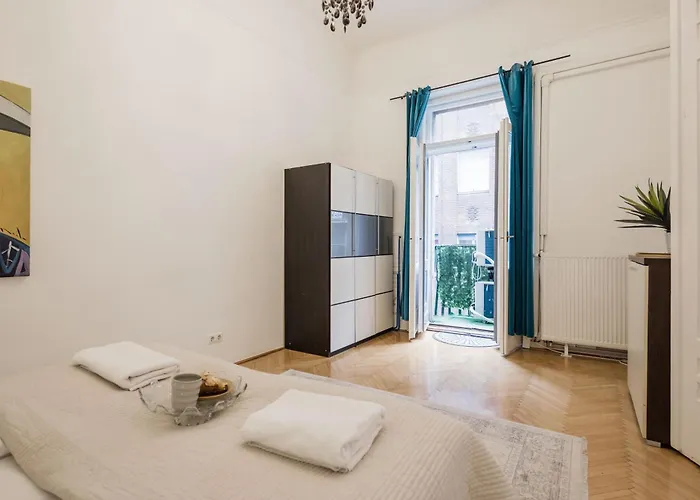 Dohany Synagogue Elegant 2br 2bath & Balcony Daire *