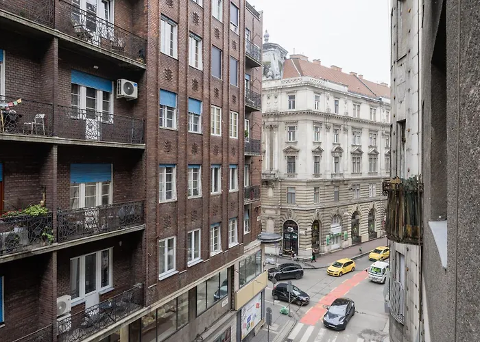 Dohany Synagogue Elegant 2br 2bath & Balcony Appartement