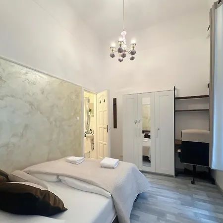 Dohany Synagogue Elegant 2br 2bath & Balcony Lägenhet