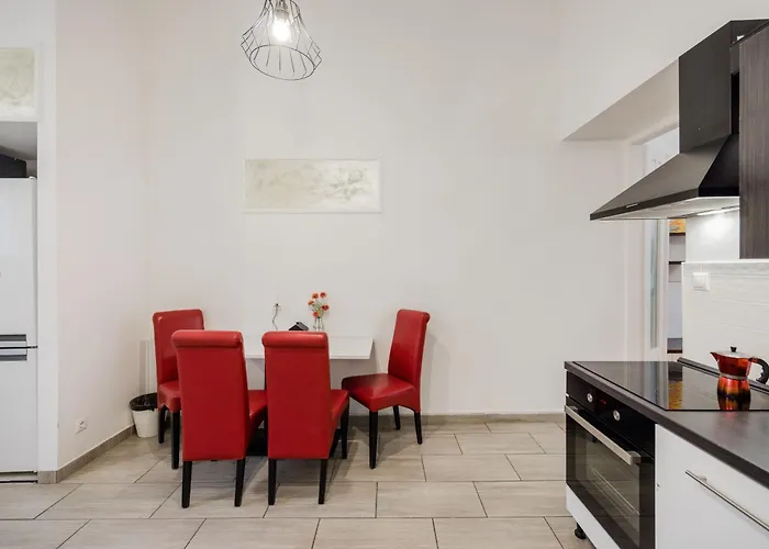Dohany Synagogue Elegant 2br 2bath & Balcony 아파트 *