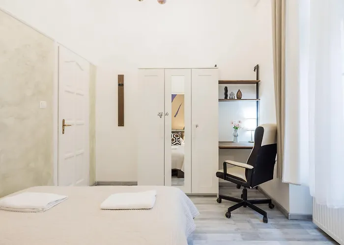 아파트 Dohany Synagogue Elegant 2br 2bath & Balcony 부다페스트