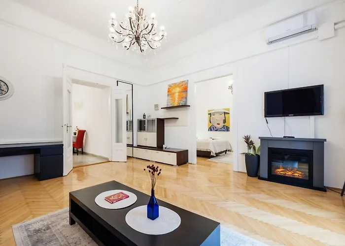 아파트 Dohany Synagogue Elegant 2br 2bath & Balcony *