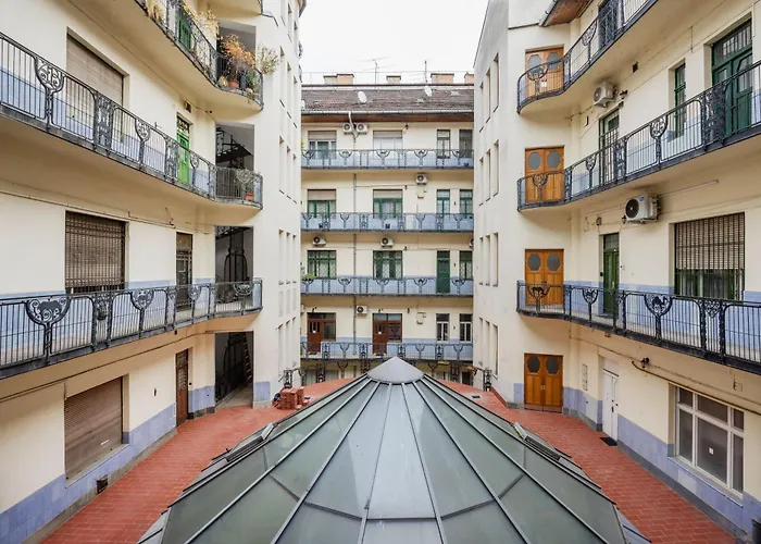 Dohany Synagogue Elegant 2br 2bath & Balcony 부다페스트